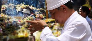Ageman Pemangku Ngawekasan Yadnya Piodalan
