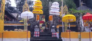 Sejarah Lingga Yoni di Pura Kancing Gumi